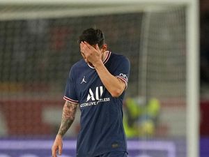 Anelka: Pochettino Sudah Bikin Messi Terluka