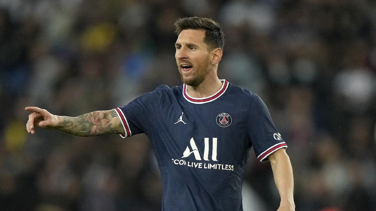 Lionel Messi bertemu Ed Sheeran usai laga PSG vs Man City. (Foto: Francois Mori/AP)