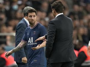 Habis Cemberut ke Pochettino, Messi Cedera?