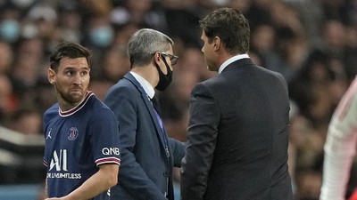 Foto Ekspresi Bete Lionel Messi Saat Diganti Pochettino