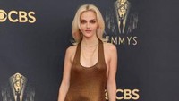Madeline Brewer tampil seksi saat mewakili Orange Is the New Black di acara Emmy Awards 2021. Foto: Getty Images via AFP/RICH FURY