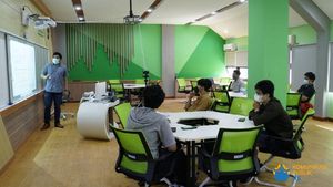 6 Potret Suasana Kuliah Hibrida  Ala Mahasiswa ITS