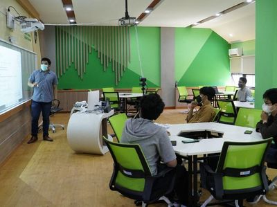 6 Potret Suasana Kuliah Hibrida  Ala Mahasiswa ITS