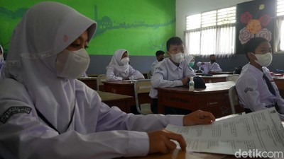 Kegembiraan Siswa Saat Pelaksanaan PTM di Bandung Barat