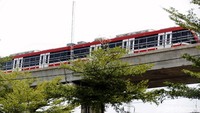 Tarif LRT Jabodebek rencananya dipatok Rp 12 ribu secara flat, alias jauh dekat harganya sama. Rencana ini telah sejak lama diungkapkan oleh Menteri Perhubungan Budi Karya Sumadi.