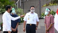 Jokowi juga sempat menyinggung masalah normalisasi sungai dan mengatakan Rusun bisa menampung warga terdampak normalisasi sungai.