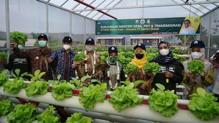 Momen Mendes PDTT Kunjungi Edupark Semen Gresik di Rembang Mendes PDTT Abdul Halim Iskandar kunjungi Edupark Semen Gresik. Beragam fasilitas ada di edupark itu dari lahan pertanian holtikultura hingga peternakan domba.