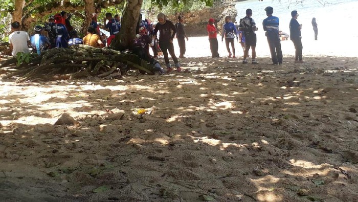 Rombongan gowes Wali Kota Malang Sutiaji yang maksa masuk kawasan pantai Malang selatan jadi sorotan. Pasalnya kawasan itu masih tutup imbas PPKM Level 3.