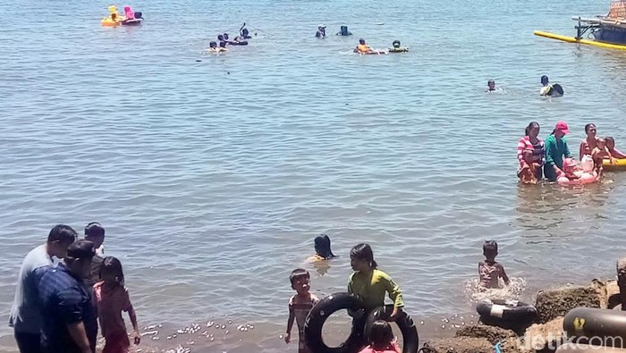 pantai pasir bungatan situbondo