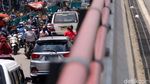 Biker Lawan Arus, Pasar Ciputat Makin Semrawut