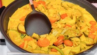 Warung Indonesia juga menyediakan opor sayur sebagai makanan alternatif bagi pengunjung  vegetarian.