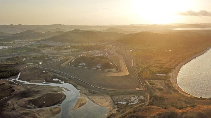 Potret Sirkuit Mandalika yang Siap Jadi Tuan Rumah MotoGP 2022 Indonesia akhirnya masuk dalam kalender balap sementara MotoGP 2022. Dalam kalender itu, Sirkuit Mandalika di NTB bakal jadi tuan rumah MotoGP pada awal musim.