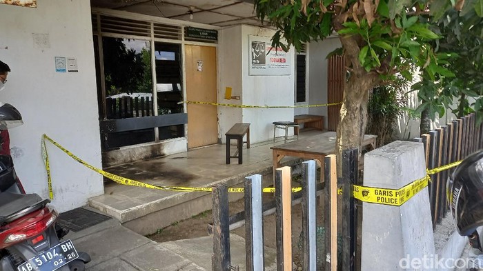 Potret terkini Kantor LBH Yogyakarta usai diteror molotov pada Sabtu (18/9) lalu. Foto diambil Senin (20/9/2021).