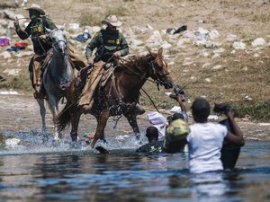 Bikin Geger, AS Setop Pakai Kuda untuk Halau Migran Haiti