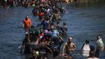 Potret Warga Haiti Ramai-ramai Seberangi Sungai Demi Menuju AS