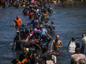 Dipulangkan ke Haiti, Migran Marah-marah ke Joe Biden