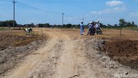 Pengurukan tanah sudah dilakukan sepanjang jalur Jembungan, Banyudono sampai Guwokajen, Sawit. Akses jalan alternatif Bangak-Pengging, di Desa Jembungan juga telah dibongkar dan dicor beton. Sehingga masyarakat yang melintas harus memutar melewati daerah proyek. Pengurukan tanah juga telah dilakukan diutaran balai Desa Guwokajen, Sawit.