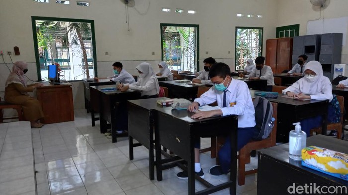 PTM Hari Pertama di SMPN 5 Kota Yogyakarta PTM Hari Pertama di SMPN 5 Kota Yogyakarta