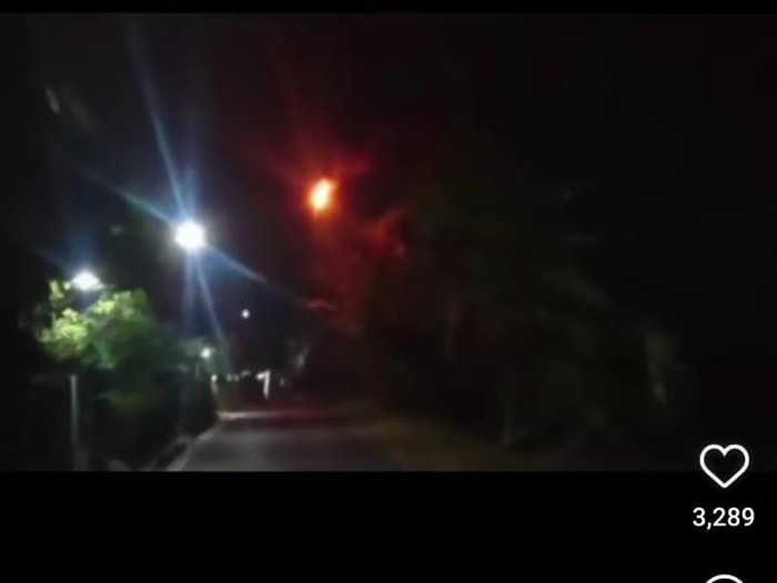Ramai video api merah terbang di Banjarnegara, Senin (20/9/2021).