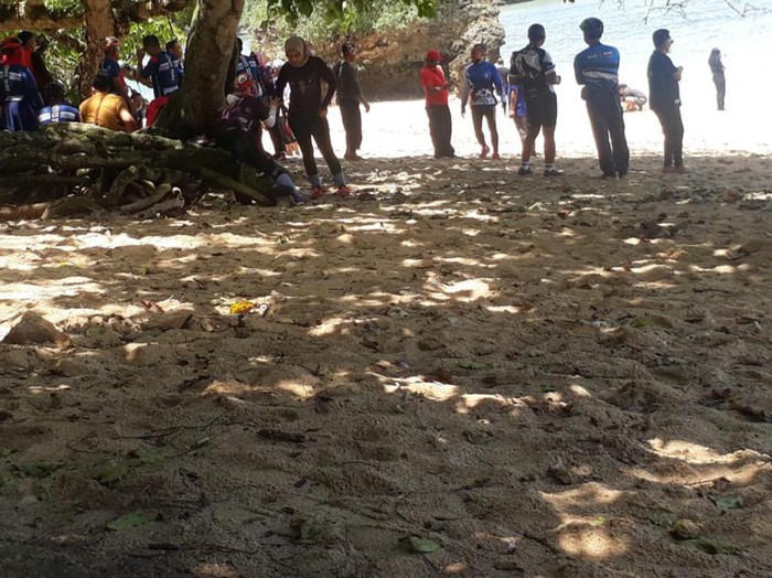 Rombongan Gowes Pemkot Malang Paksa Masuk Pantai Malang Selatan