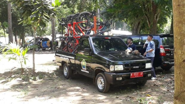 Rombongan Gowes Pemkot Malang Paksa Masuk Pantai Malang Selatan Rombongan Gowes Pemkot Malang Paksa Masuk Pantai Malang Selatan