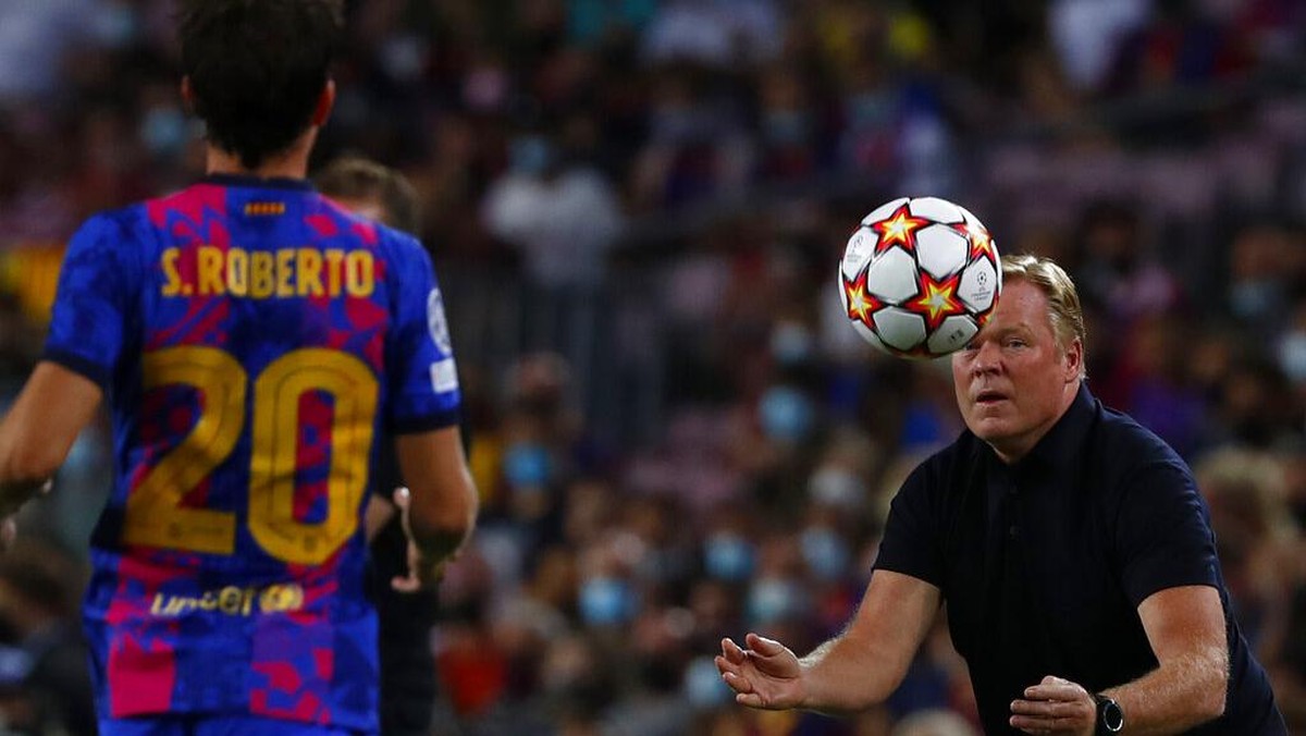 Presiden Barcelona Joan Laporta menyebut sudah memberi Ronald Koeman dua kesempatan (Foto: AP/Joan Monfort)