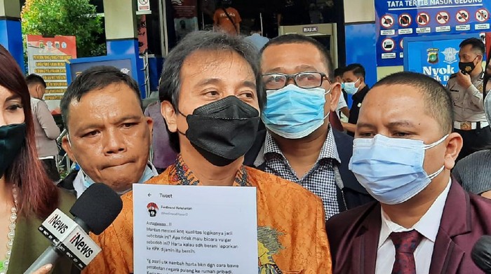 Roy Suryo polisikan Ferdinand Hutahaean soal Mantan Menteri Sebodoh Itu