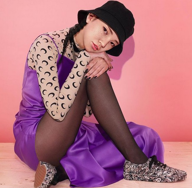 Inilah robot influencer yang jadi viral. Penampakannya tampak seperti manusia seutuhnya. Foto: dok. Instagram/@rozy.gram