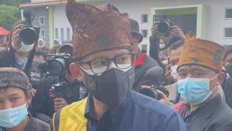 Sandiaga Uno Menparekraf Sandiaga Uno dalam kunjungannya ke Lumajang, Senin (20/9).