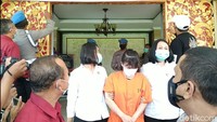 Polisi mengungkap sosok RR (32), dimana saat live di medsos menggunakan nama Kuda Poni dan dikenal sebagai Bintang Live oleh penontonnya.