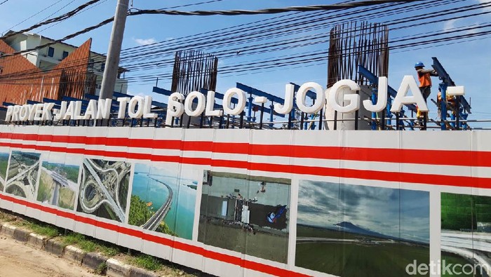 Warga Dukuh Klinggen, Boyolali yang terdampak Tol Yogya-Solo, akhirnya menerima ganti rugi pembebasan lahan. Sebelumnya, warga sempat memasang baliho meminta ganti rugi.