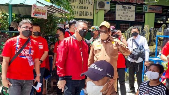 Serbuan Vaksinasi untuk Kejar Herd Immunity Program serbuan vaksinasi terus digenjot hingga ke tanah Papua. Hal itu dilakukan guna mengejar herd immunity.