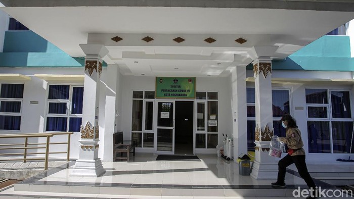 Shelter COVID-19 di Tegalrejo Tinggal Diisi 6 Pasien Shelter penanganan Covid-19 di Rusunawa Bener, Tegalrejo, Kota Yogyakarta, Yogyakarta, sempat terisi hingga 60 pasien. Kini jumlah pasien yang dirawat tinggal 6 orang.
