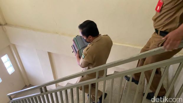 Tim Kejari Blora geledah kantor Dinas Perdagangan Koperasi Usaha Kecil dan Menengah (Dindakop UKM) Kabupaten Blora, Senin (20/9/2021).