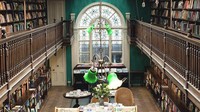 The Daunt Books adalah sebuah toko buku di London, Inggris. Toko buku tersebut dibuka oleh Mr. Daunt pada 1990. (Foto: Screenshot Daunt Books)