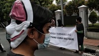 Menurut Direktorat Jenderal Bea dan Cukai Kementerian Keuangan mengakui kenaikan tarif cukai hasil tembakau (CHT) menjadi pemicu naiknya rokok ilegal setiap tahunnya.