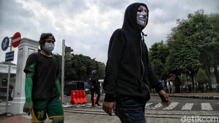Tolak Kenaikan Tarif Cukai, Petani Tembakau Indonesia Demo di Jakarta Massa yang tergabung dalam Asosiasi Petani Tembakau Indonesia gelar aksi unjuk rasa di Jakarta. Mereka menolak rencana kenaikan harga cukai rokok.