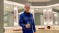 Penampilan T.O.P BIGBANG yang menawan dengan rambut berwarna silver. Foto: dok. Instagram @choi_seung_hyun_tttop