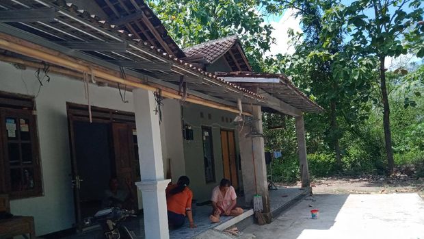 Tujuh keluarga di Dusun Pasekan Desa Ngabeyan Kecamatan Karanganom Tujuh keluarga di Dusun Pasekan Desa Ngabeyan Kecamatan Karanganom terancam terisolir gegara proyek tol Yogya-Solo
