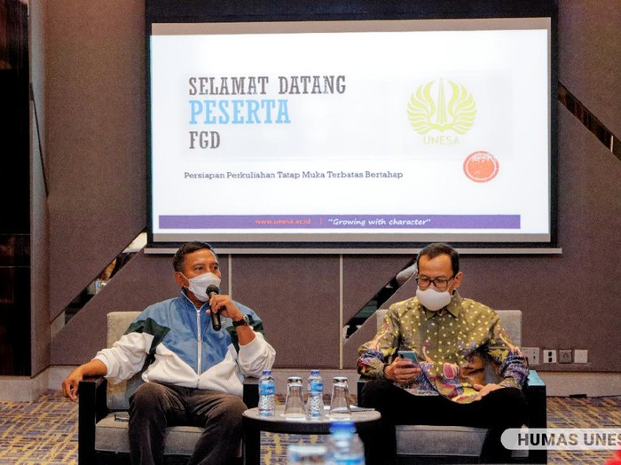 Universitas Negeri Surabaya (Unesa) mengajak Direktorat Jenderal Pendidikan Tinggi, Kementerian Pendidikan dan Kebudayaan, Riset, dan Teknologi (Kemdikbud Ristek) bersama para rektor perguruan tinggi negeri di Indonesia, membahas persiapan pembelajaran tatap muka (PTM) terbatas. Ini untuk menyamakan persepsi serta mematangkan rencana dan skema PTM di perguruan tinggi.