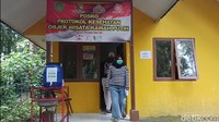 Dari pantauan detikcom, sejumlah wisatawan tengah mengantri untuk divaksin. Wisatawan hanya diwajibkan membawa KTP dan berusia di atas 12 tahun.
