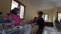 Ansor mengaku jadi tidak khawatir diputarbalik karena belum divaksin. Wisatawan nampak antusias dengan disediakannya fasilitas vaksin di tempat wisata.
