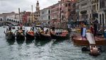 Foto: Biola Nuh Berlayar di Venesia