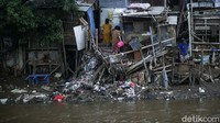 Proyek tersebut dilakukan agar warga di sepanjang aliran sungai tidak lagi terdampak banjir setiap musim hujan.