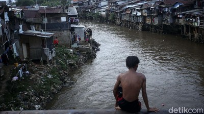 Menyapa Warga Bantaran Ciliwung yang Bakal Direlokasi ke Pasar Rumput