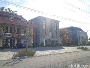 Adem Banget, 6 Tempat Ibadah di Surabaya Ini Saling Berdampingan