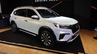 Ini merupakan wujud nyata dari Honda N7X. Tampilan depan eksterior All New Honda BR-V berbeda dengan generasi lawas. Pada bagian fascia All New Honda BR-V, kini menampilkan desain baru LED Headlamp yang dilengkapi LED Daytime Running Light yang menyatu dengan grille depan. Foto: Honda Prospect Motor