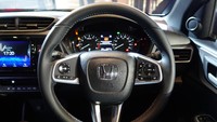 Kenyamanan mengendarai All New Honda BR-V juga didukung layar 4.2” Thin-Film Transistor (TFT) Display yang menampilkan informasi seperti fungsi Honda SENSING, rata-rata konsumsi bahan bakar, jarak tempuh perjalanan dan sisa bahan bakar. Foto: Honda Prospect Motor