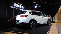 Sementara dari samping, kesan tangguh dari sebuah SUV semakin kuat dengan desain velg baru berukuran 17 inch. Foto: Honda Prospect Motor