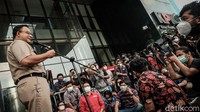 Anies menyerahkan kepada KPK soal apa saja pertanyaan yang digali kepada dirinya.